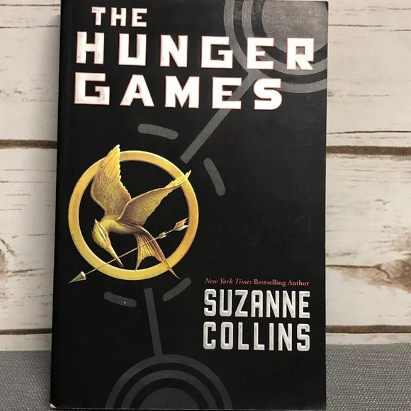 THE HUNGER GAMES (Book 1) by Suzanne Collins Paperback - Picture 1 of 6